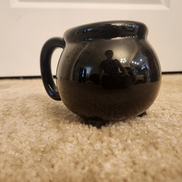 Harry Potter Black Cauldron Coffee Mug Hogwarts School Crest Ceramic Cup 20 OZ - Picture 3 of 5